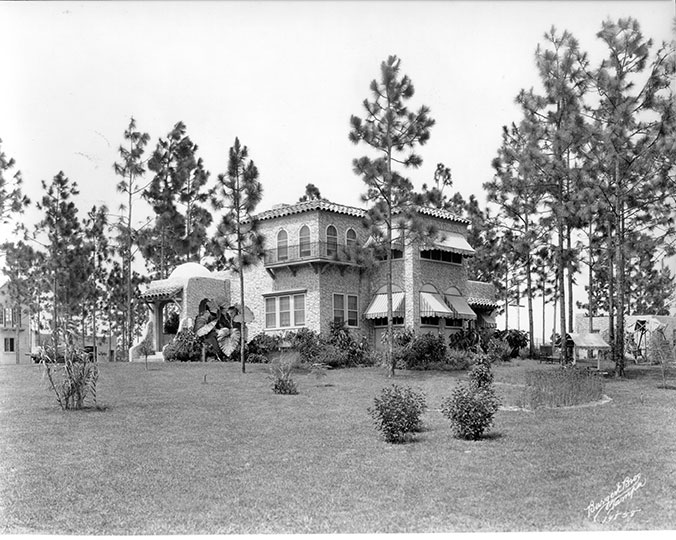 old photo of golf course clubhouse