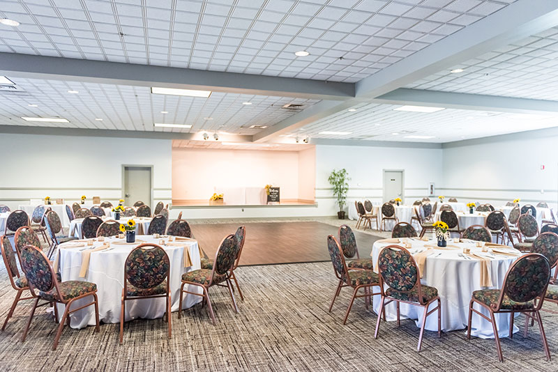 Banquet table setting